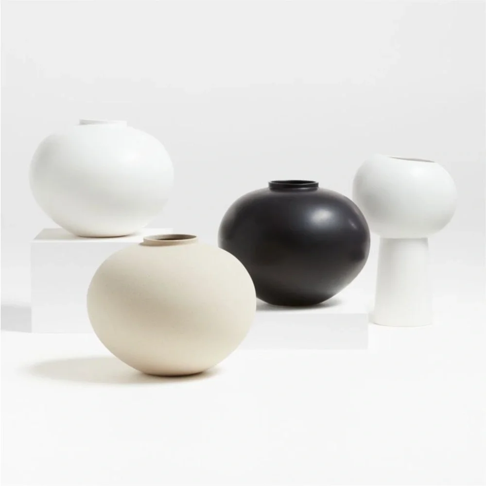 CRATE&BARREL NWT Jimena black round vase -10.4”h